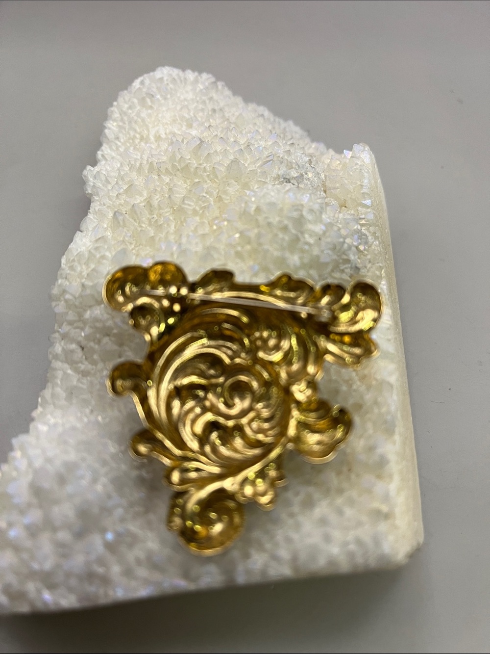 Gold Baroque Brooch with Organic Scrollwork - Picture 2 of 5